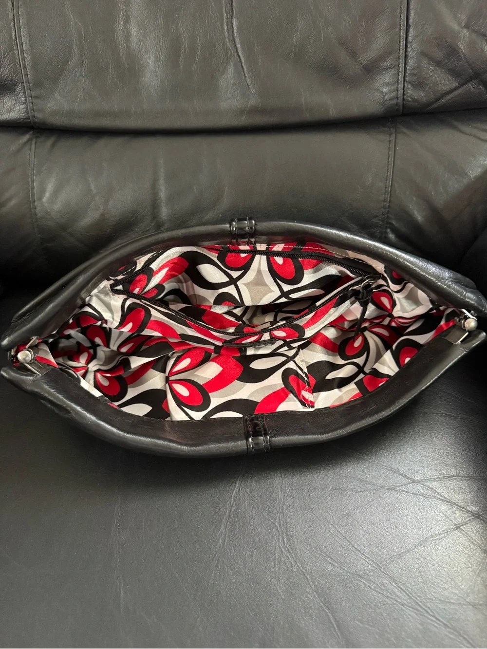 Low Start‼️tGood- Vintage - Fossil Black Leather clutch with Red & White Flora